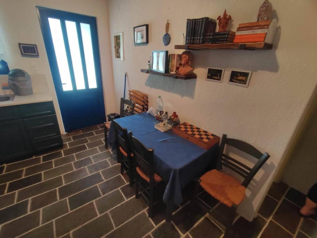 Chrysa'S Cottage House Карист Екстер'єр фото
